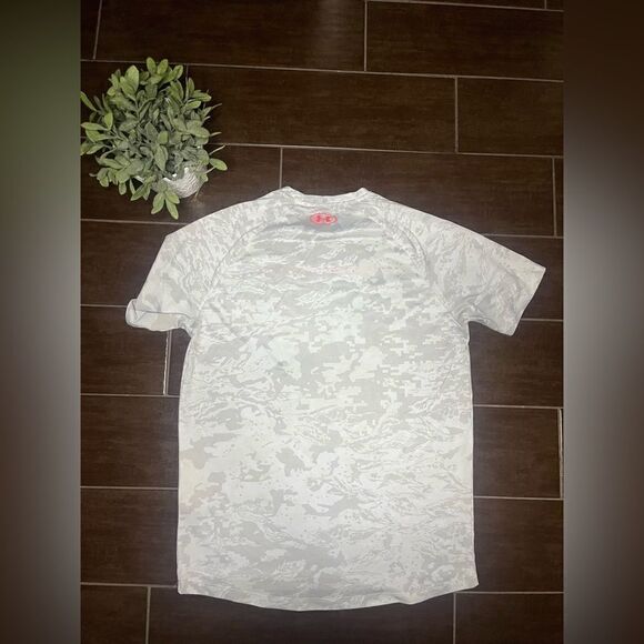 Under Armour grey/white camo quick dri shirt sz med - Picture 3 of 3